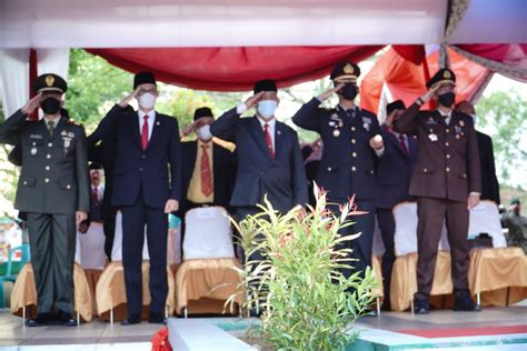 Kapolres Banjar Menghadiri Upacara Penurunan Bendera Dalam Rangka HUT