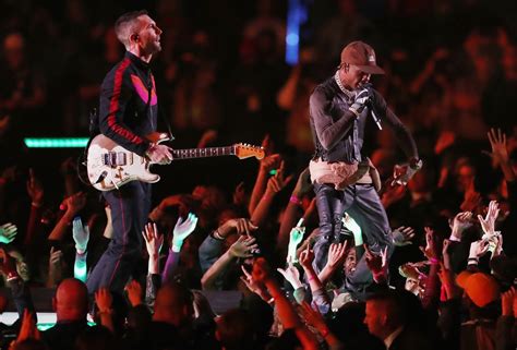 Maroon 5 Super Bowl Halftime Show Photos 2019 | POPSUGAR Entertainment ...