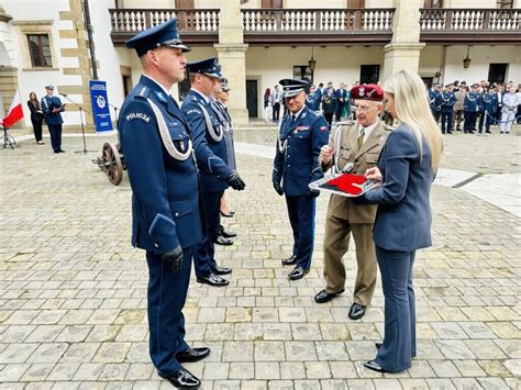 Wieliccy Policjanci Wi Towali W Niepo Omicach Urz D Gminy Biskupice