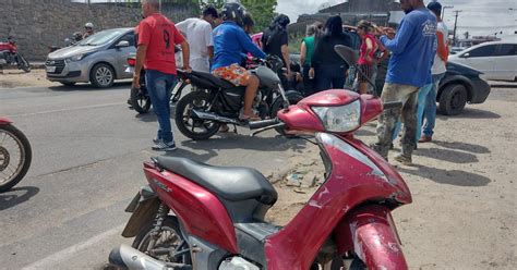 Mulher Fica Ferida Após Colidir Moto Em Carro Em Arapiraca Já é Notícia