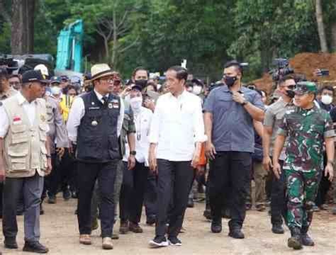 Kasad Dampingi Presiden Jokowi Tinjau Lokasi Bencana