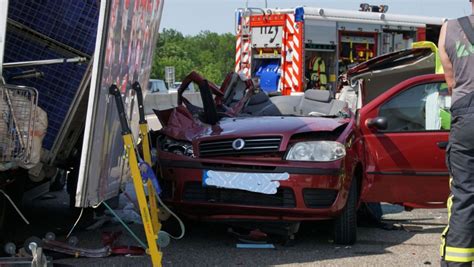 Zwischen Ehningen und Böblingen Hulb Unfall auf der A81 drei