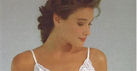 PHOTOS Carla Bruni Pose Pour Une Marque De Lingerie Premiere Fr