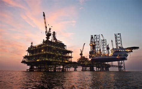 Two New Deals Awarded For Qatars Giant Offshore Oilfield Offshore Energy