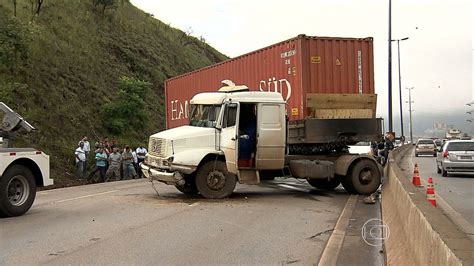 Vídeo Acidente carreta complica o trânsito no Anel Rodoviário