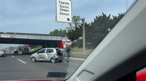 Žestok sudar kombija i automobila kod mosta Gazela vozila smrskana