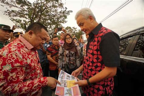 Ganjar Bantu Perbaiki Jalan Desa Di Brebes Warga Ramai Ramai Ucapkan