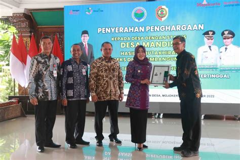 Desa Pacet Menerima Penghargaan Desa Mandiri Hasil Pemutakhiran Indeks