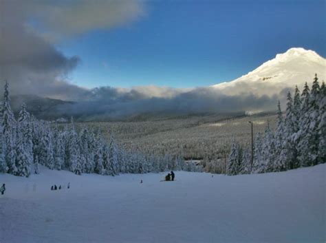 The One Town Near Portland That Turns Into A Winter Wonderland Each