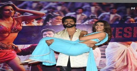 Varun Dhawan Lifts Kriti Sanon In His Arms During Bhediya Song Launch