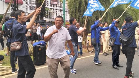 BM PAN Asyik Bergoyang Di KPU Jelang Pendaftaran Prabowo Gibran