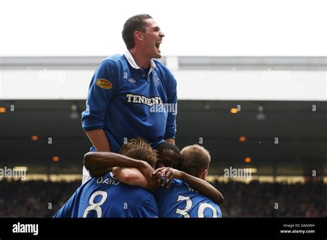 Rangers' Kyle Lafferty celebrates with his team-mates Stock Photo - Alamy