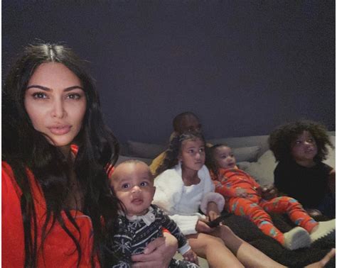 Photo Kim Kardashian Kanye West Et Leurs Quatre Enfants Psalm