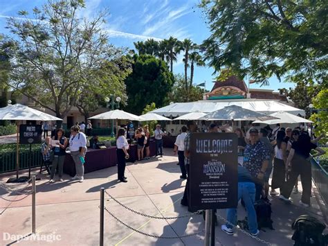 Photos Videos World Premiere Of Haunted Mansion Materializes At