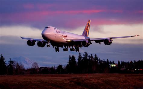 Boeing Bids Farewell To An Icon Delivers Last 747 Jumbo Jet The Independent