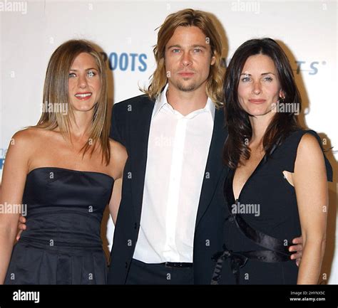 Jennifer Aniston Brad Pitt Et Courteney Cox Assistent Au Gala