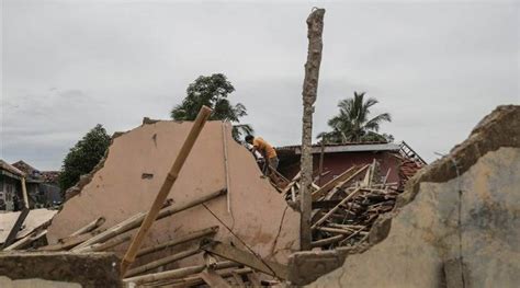 Terremoto em Java na Indonésia Número de mortos sobe para 310 CLM Brasil