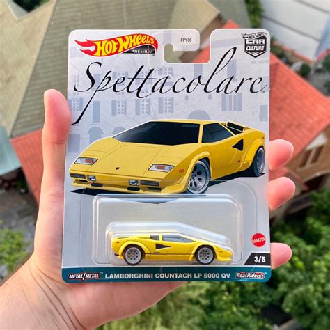 Cullen s Backyard Mô Hình Xe Hot Wheels Premium Spettacolare Lamborghini Countach Vàng