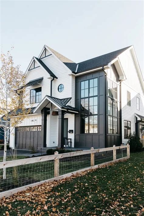 Top 30 Farmhouse Exterior Ideas For Inspiration Hunker Farmhouse