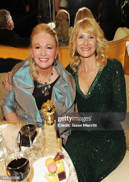 Laura Dern Diane Ladd Photos And Premium High Res Pictures Getty Images