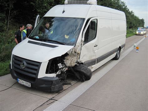 POL HI Erneut Schwerer Unfall Auf Der BAB 7 Audi Bleibt Nach Defekt