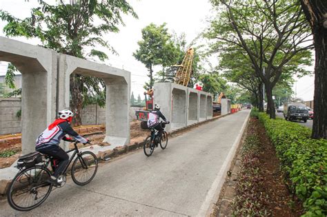 Foto Pembangunan Saluran Air Di Jalan I Gusti Ngurah Rai Klender Capai