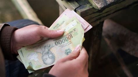 How to deal with currency while in Vietnam, and other money-saving tips ...