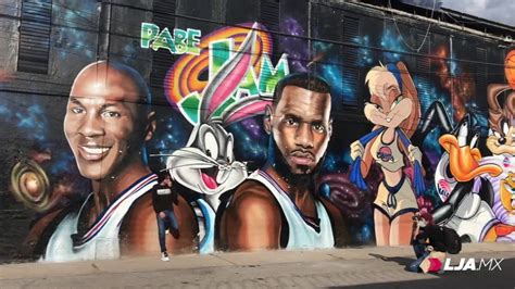 Homenaje A Space Jam Mural De Michael Jordan Y Lebron James En