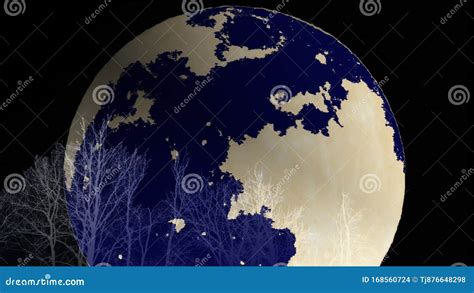 Большая яркая желтая планета с синими пятнами на ясном небе появляются ...