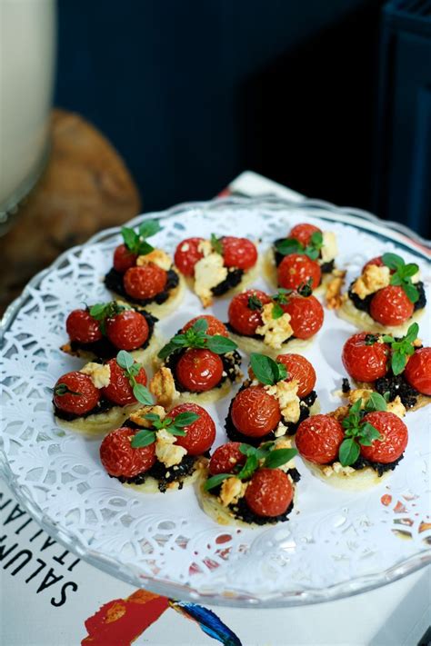 Taartjes Met Olijventapenade Kerstomaatjes En Feta Recepten Njam