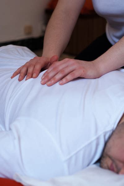 Técnicas básicas de Shiatsu en la espalda Amalur Zen