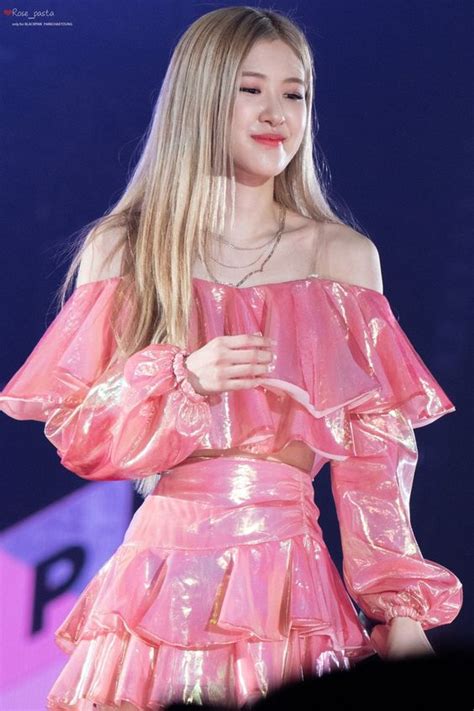 10 Times BLACKPINK S Rose Showed Off Her Perfect Shoulder Line In The