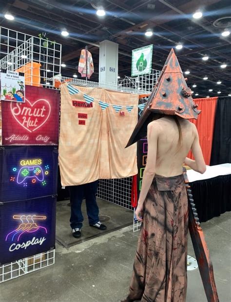 My Silent Hill Collection & Pyramid Head Cosplay : r/silenthill