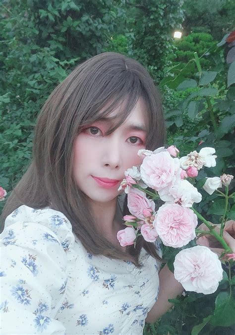 ゆき On Twitter おはよ〜☀☀☀ 横浜自撮り① もう5月も終わりなので薔薇🌹の見頃も終わりか～🥲💦💦💦 と言う事で、昨日