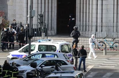 Attentato Nizza A Notre Dame Tre Morti Decapitata Una Donna Corriere It