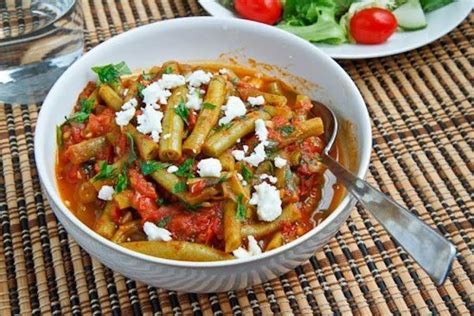 Greek Green Beans In Tomato Sauce Fasolakia Recipe Just A Pinch