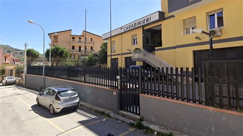 Rapina La Farmacia E Va Via Salutando Denunciato Giovane Di Anni