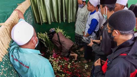 Makam Habib Ali Bin Abdurrahman Assegaf Didatangi Ratusan Pelayat