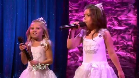 The Ellen Show Sophia Grace Rosie Sing Domino Performance Vídeo Dailymotion