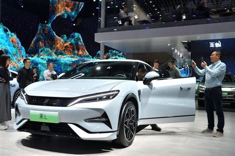 As Chinas Electric Vehicles Go Global Legacy Automakers Find Reducing