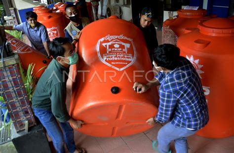 Bantuan Penampungan Air Bersih Untuk Pengungsi Korban Gempa Antara Foto