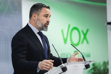 Abascal pide a Sánchez que haga como Francia y Bélgica y convoque de