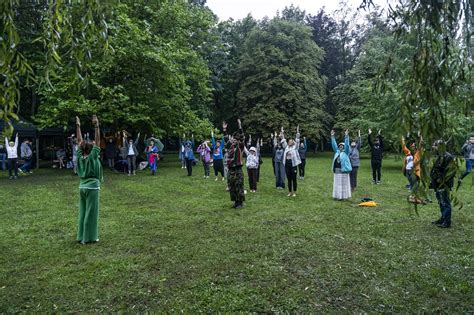 Śniadanie o wschodzie słońca w Miejskim Ogrodzie Botanicznym w Zabrzu