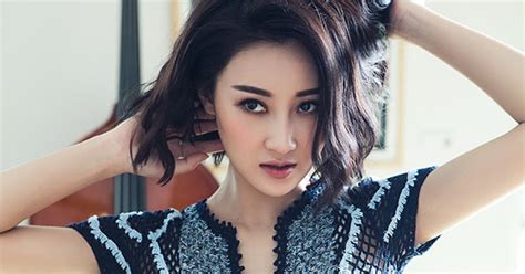 China Entertainment News Lin Peng Poses For Fashion Shots