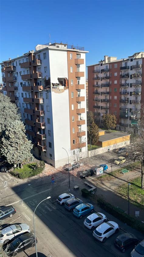 Corsico Esplode Un Appartamento Al Sesto Piano Di Un Palazzo