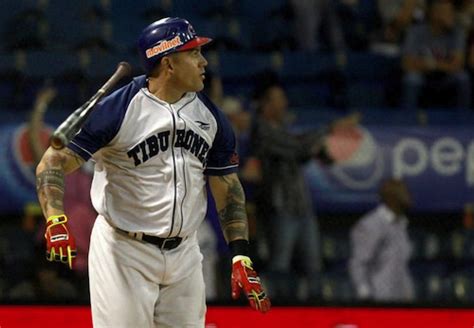 Álex Cabrera guió victoria de Tiburones ante Tigres Yvke Mundial De