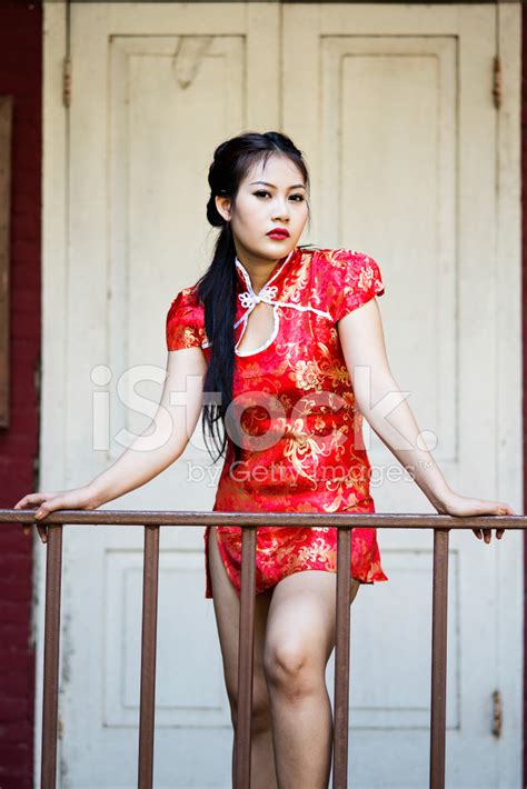 전통적인 중국 Cheongsam 축복 중국 여자 스톡 사진 Freeimages