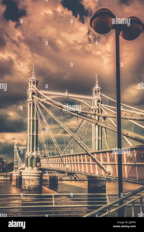 Chelsea Bridge London Autumn River Hi Res Stock Photography And Images