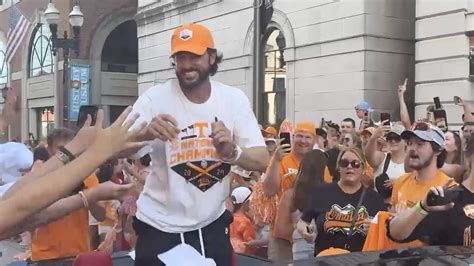 Tony Vitello Gets Heros Welcome In Parade After Leading Tennessee To