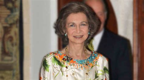 La Reina Sof A Eclipsa A Silvia De Suecia Con El Dos Piezas Floral Que